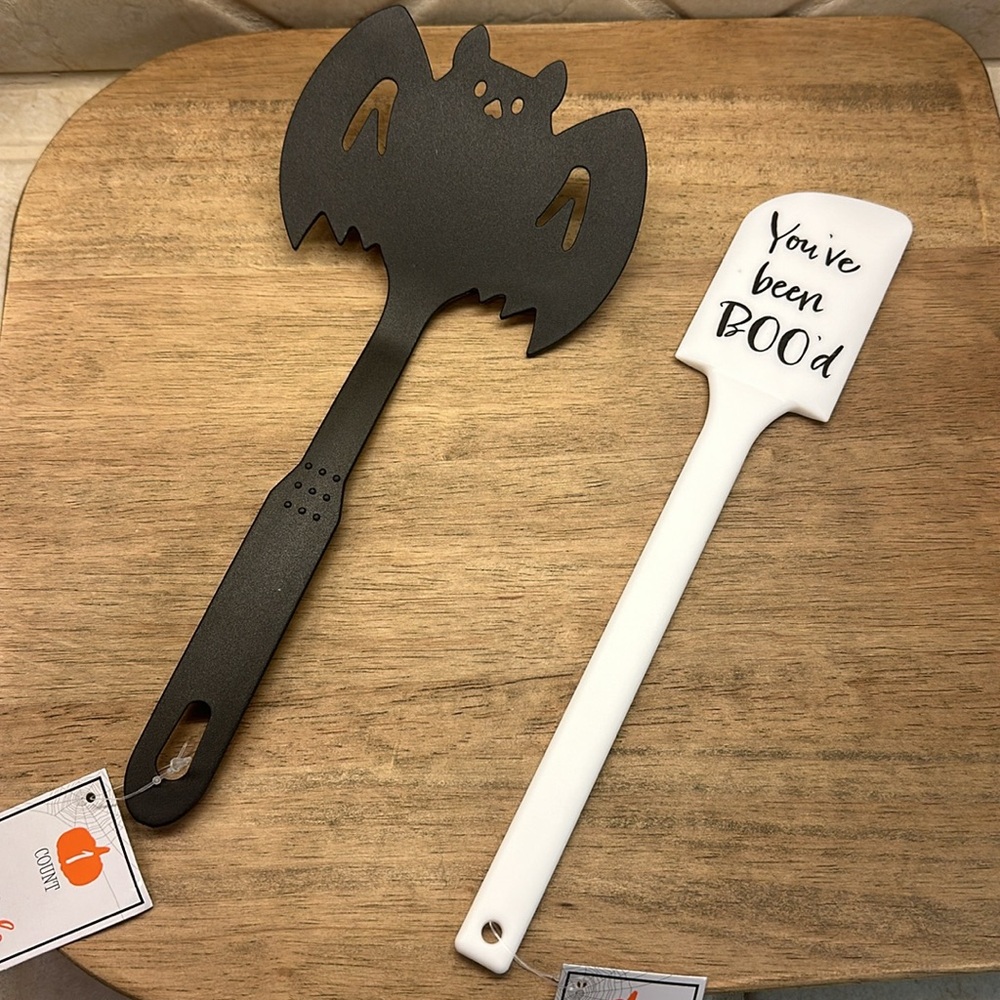 NWT Target Bullseye Playground You’ve been BOO’d & Bat Spatulas 👻🦇